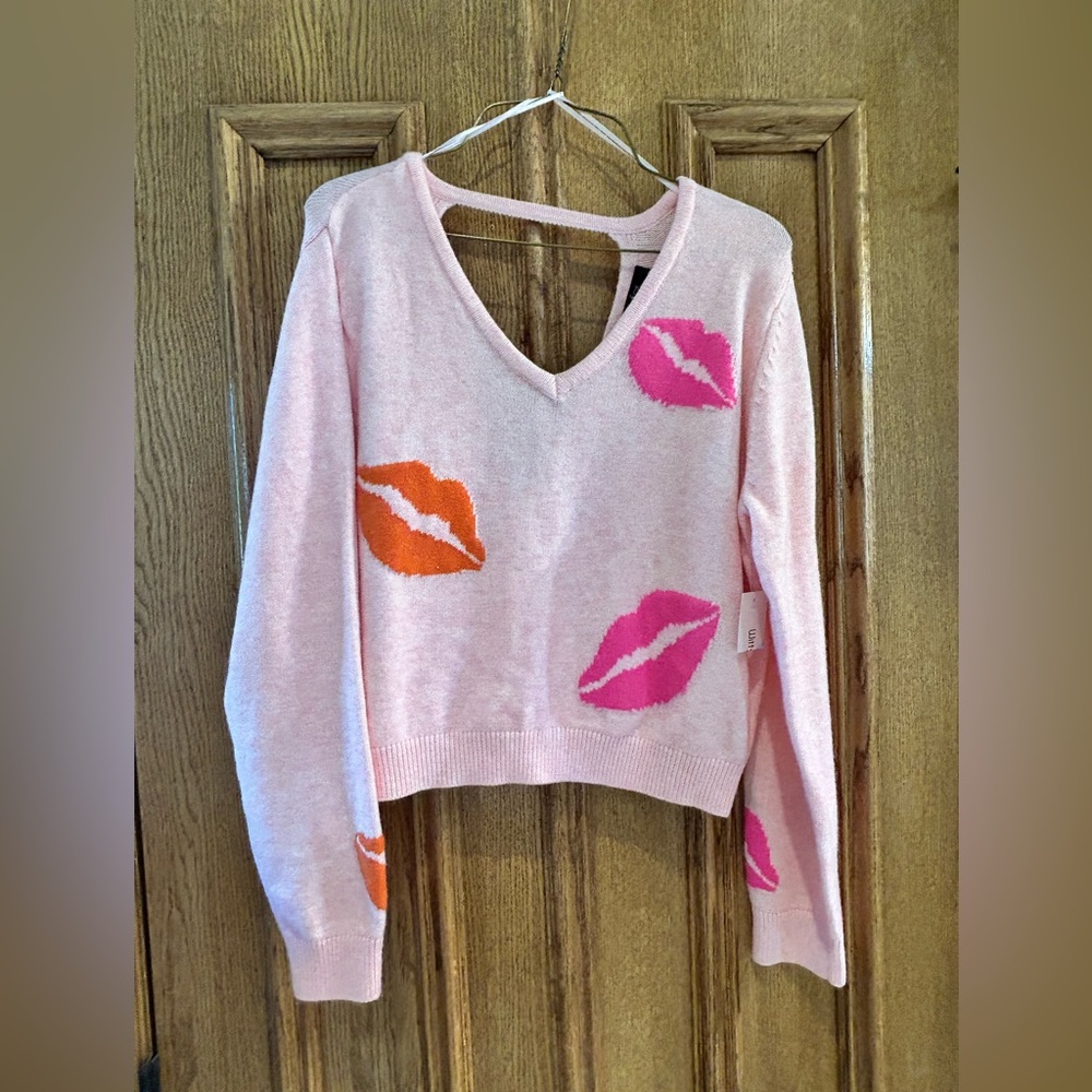 NWT Witty Fox Lipstick Kisses Vneck Sweater Backless size Medium Pink 💋